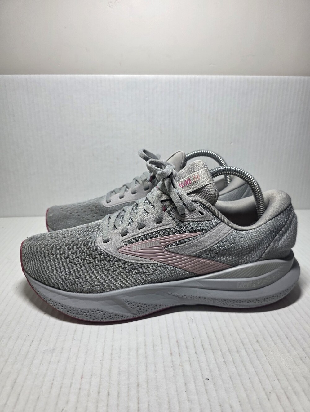 Brooks Women's Adrenaline GTS 24 Lace Up Running Shoes Gray/Lt.Pink Size 9